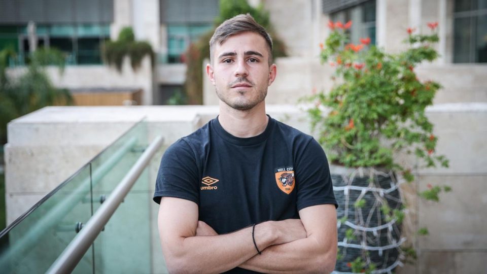 Hull Cityli Dimitris Pelkas: İngiltere’de hakemler oyunu durdurmuyor