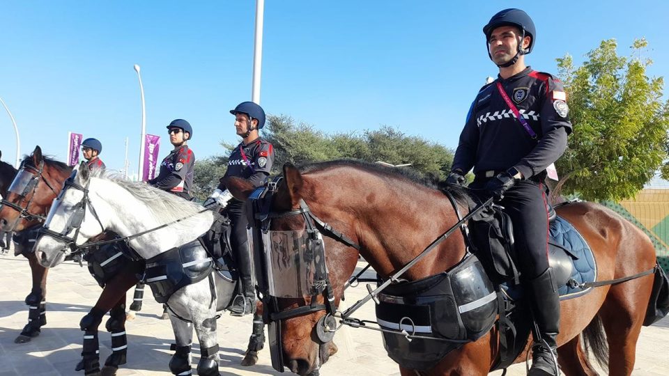 Katar’da görev yapan Türk polislerine yoğun ilgi