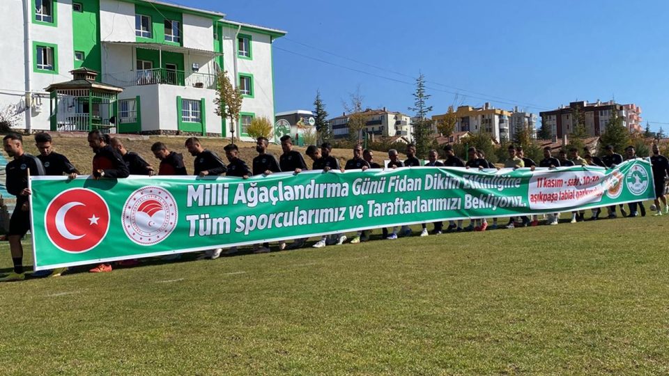 Kırşehir’de futbolcular ağaçlandırma çalışmalarına katılım çağrısı yaptı