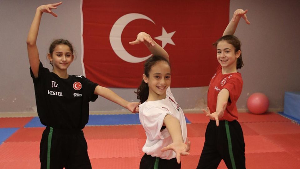 Milli cimnastikçiler Balkan Oyunları’nda madalya kovalayacak