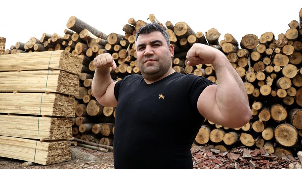 Milli sporcu Mustafa Altuntaş bilek güreşinde adından söz ettiriyor