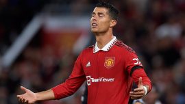 Ronaldo taraftarın telefonunu kırdığı için 2 maç ceza aldı