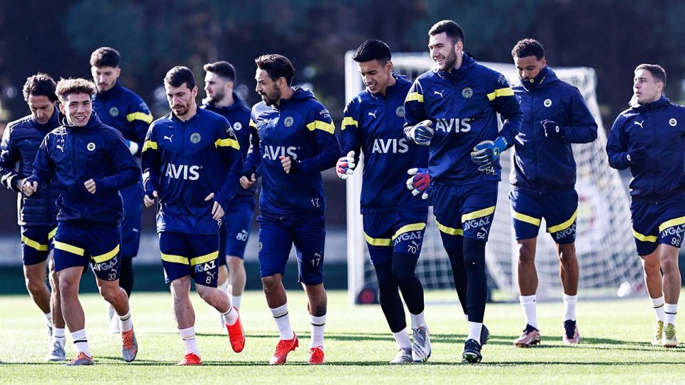 Fenerbahçe Antalya kampı kadrosunu açıkladı