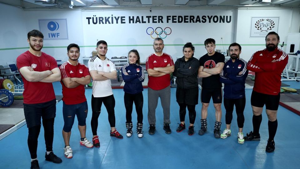Milli halterciler 2024 Paris’in kapısını açmak istiyor