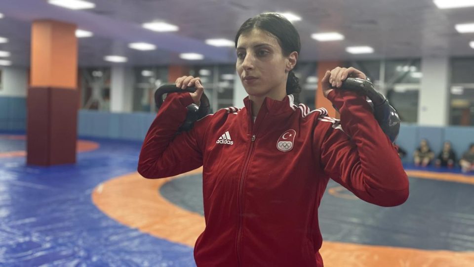 Zorlukları “tuş” eden milli güreşçi Özge Fındıkçı yeni dereceler peşinde