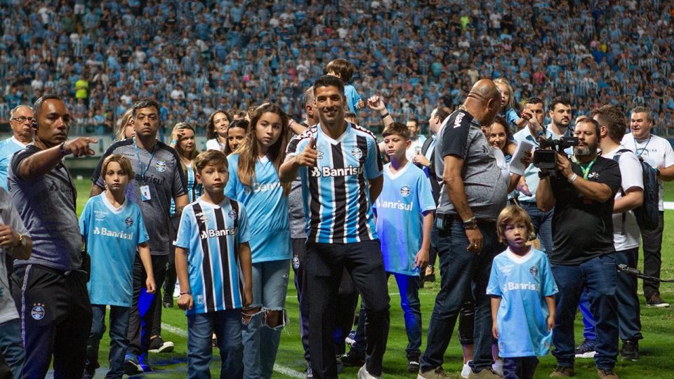 Gremio taraftarından Luis Suarez’e görkemli karşılama