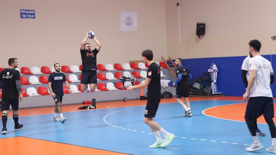Hatay BB Erkek Hentbol Takımı sezonu yenilgisiz bitirme peşinde