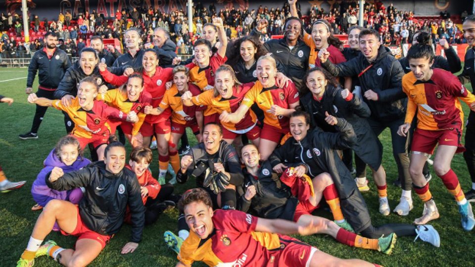 Kadınlar futbolda derbi Galatasaray’ın