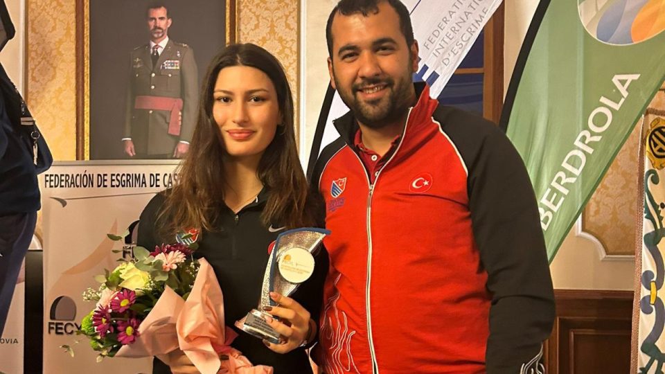 Milli eskrimci Nisanur’dan bronz madalya