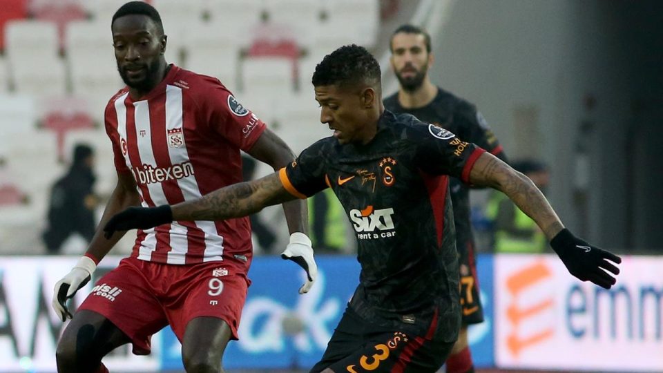 Sivasspor: Ofsayt kararı verilmesi skandal bir kural hatasıdır