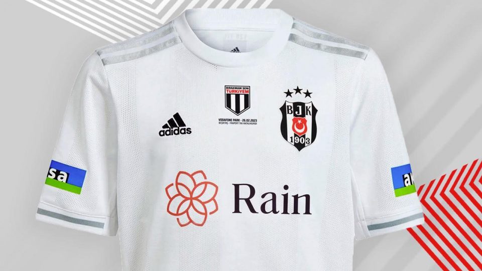 Beşiktaş’ta formalar depremzedeler için açık artırmaya çıkarılacak