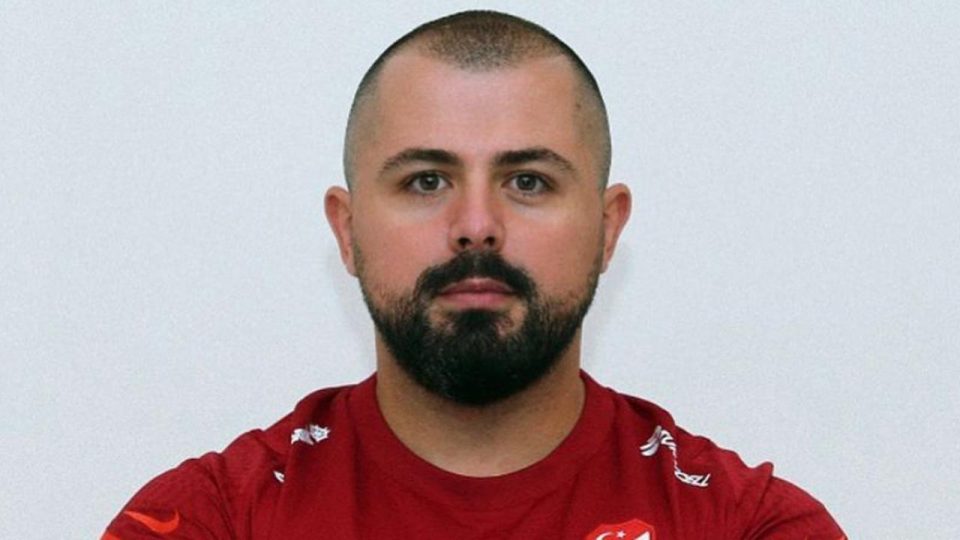 Hatayspor Antrenörü Murat Bel enkazdan sağ olarak çıkarıldı