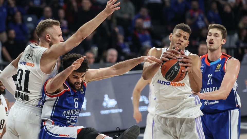Anadolu Efes sahasında Real Madrid’i yendi