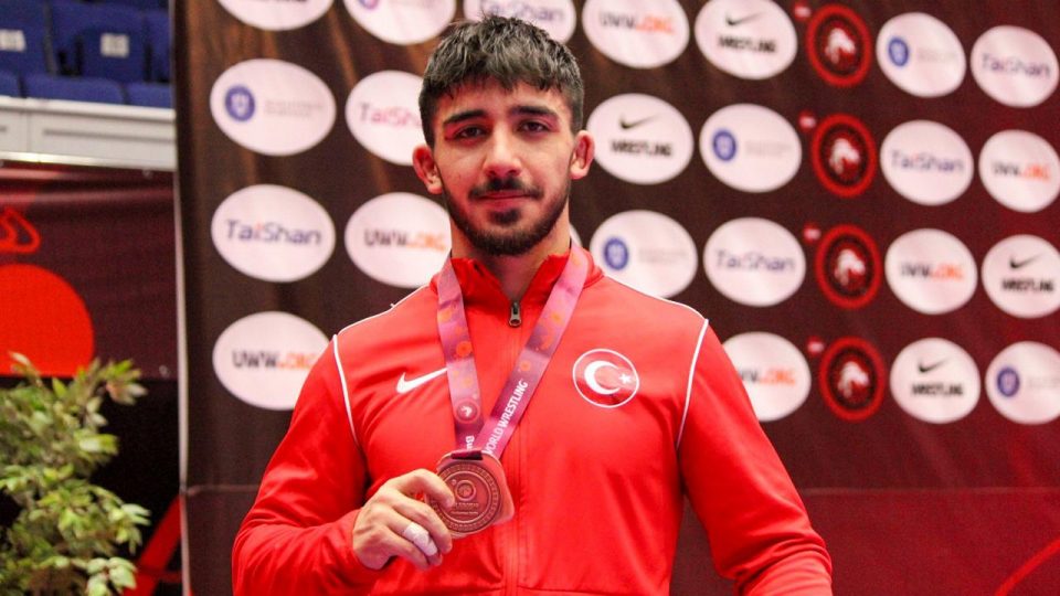 Milli sporcu Emre Kural bronz madalya kazandı