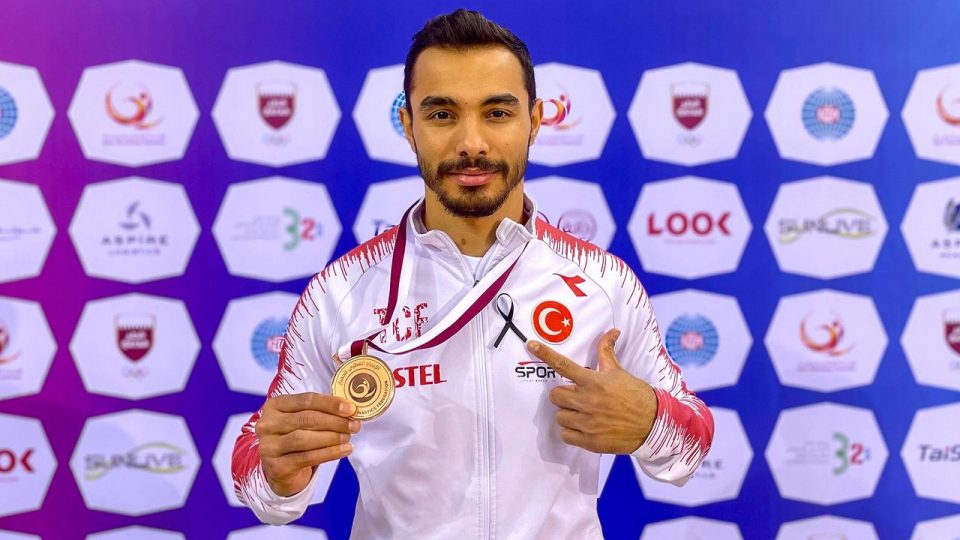 Milli sporcu Ferhat Arıcan’dan paralel barda bronz madalya