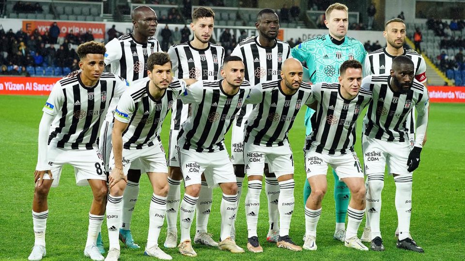 Şenol Güneş kadroya değiştirmedi