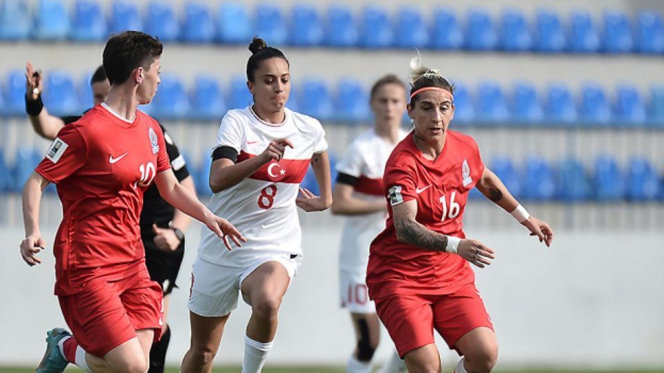 A Milliler, Azerbaycan ile yenişemedi