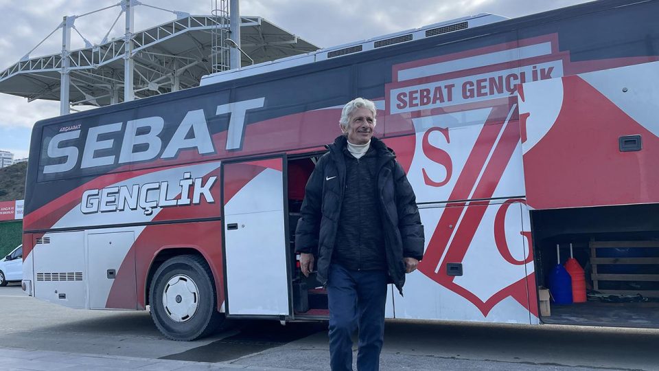 Asırlık kulübün çayları 52 yıldır “Hasan baba”dan