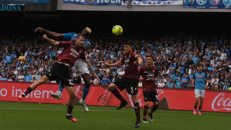 Napoli şampiyonluğu gelecek haftaya bıraktı
