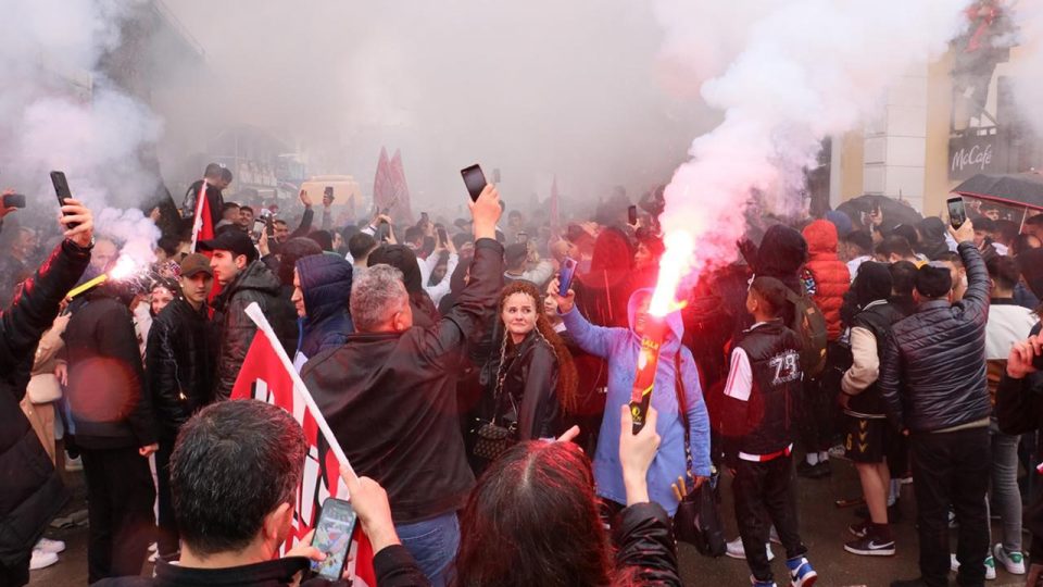Samsunsporlu taraftarlar 11 yıllık Süper Lig özlemini kutladı