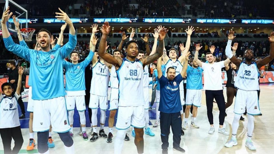 Türk Telekom Basketbol Takımı’ndan tarihi başarı