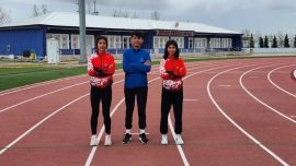 Üçüz sporcular depremin etkisinden atletizmle kurtulmaya çalışıyor
