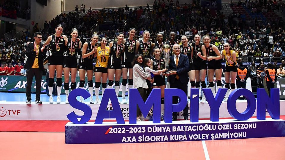 VakıfBank kupa sayısında Eczacıbaşı’nı yakaladı