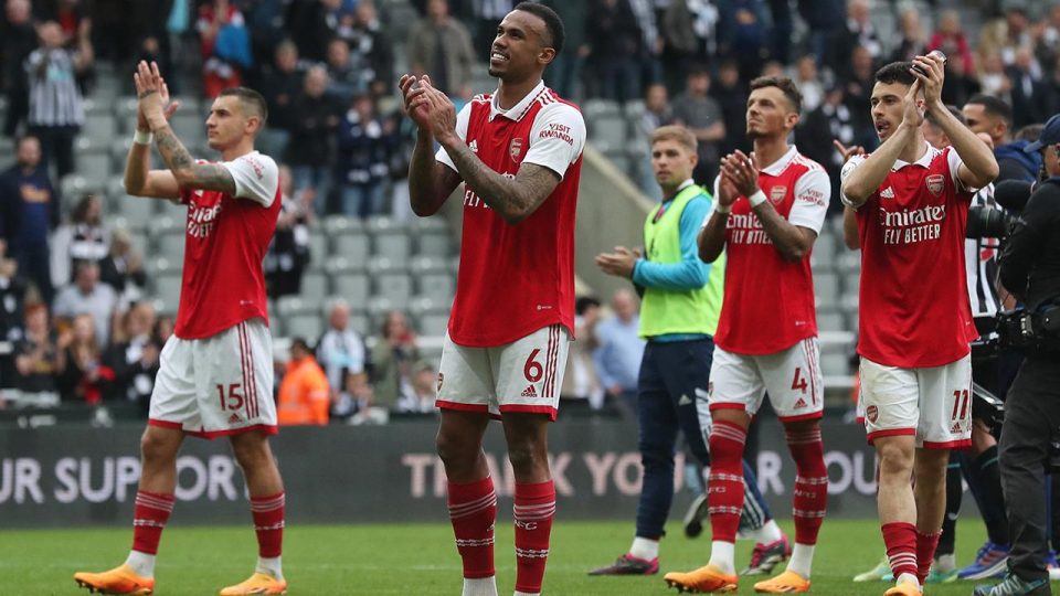 Arsenal zirve takibini sürdürdü