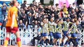 Derbiyi kazanan Fenerbahçe Petrol Ofisi avantaj elde etti