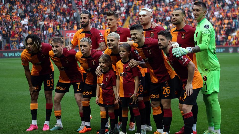 Okan Buruk’tan tek değişiklik