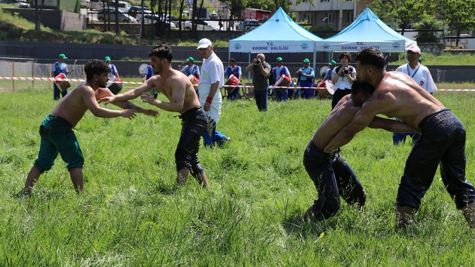 Ata sporu yağlı güreş üniversitelerde yaygınlaştırılacak