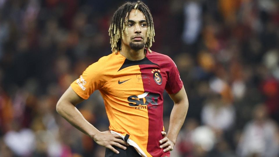 Galatasaraylı Sacha Boey’den kötü haber