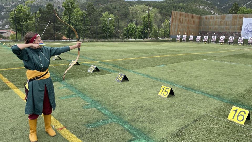 Kütahya’da geleneksel okçuluk sporcuları Hezar Dinari Kupası’nda yarıştı