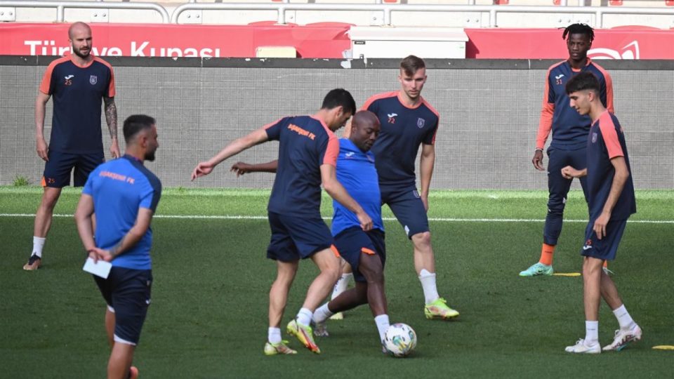 Medipol Başakşehir Fenerbahçe maçının hazırlıklarını tamamladı