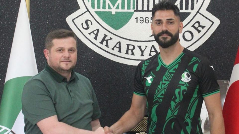 Sakaryaspor kaleci İbrahim Demir’i renklerine bağladı