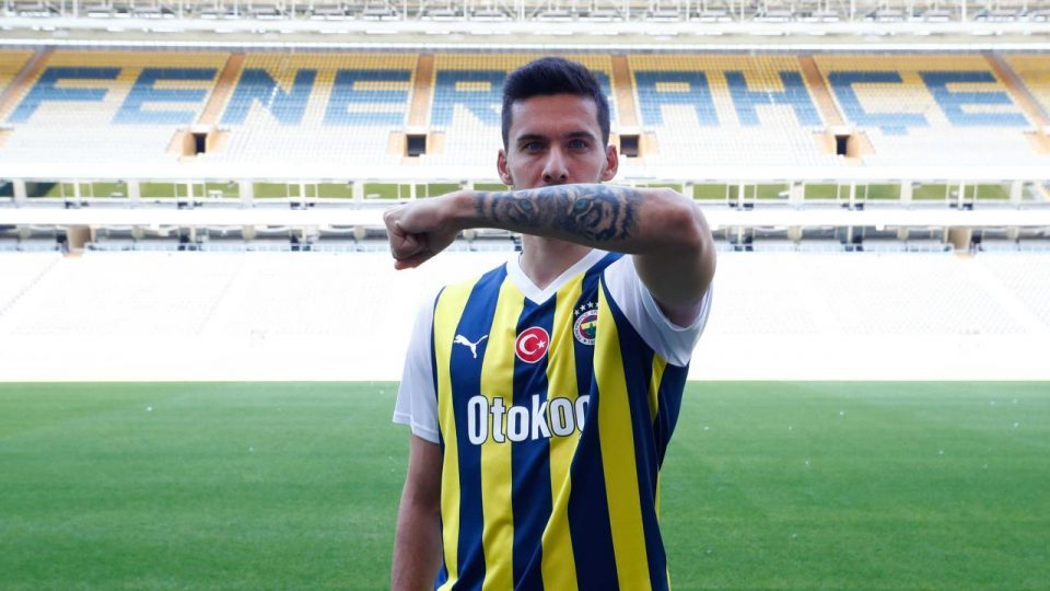 Fenerbahçe milli futbolcu Umut Nayir’i kadrosuna kattığını açıkladı