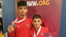 Milli güreşçiler 2 bronz madalya kazandı