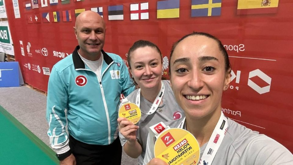 Badmintonda Erzincanlı kızlar şampiyon oldu