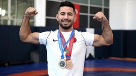 İşitme engelli milli güreşçi gözünü olimpiyatlara dikti