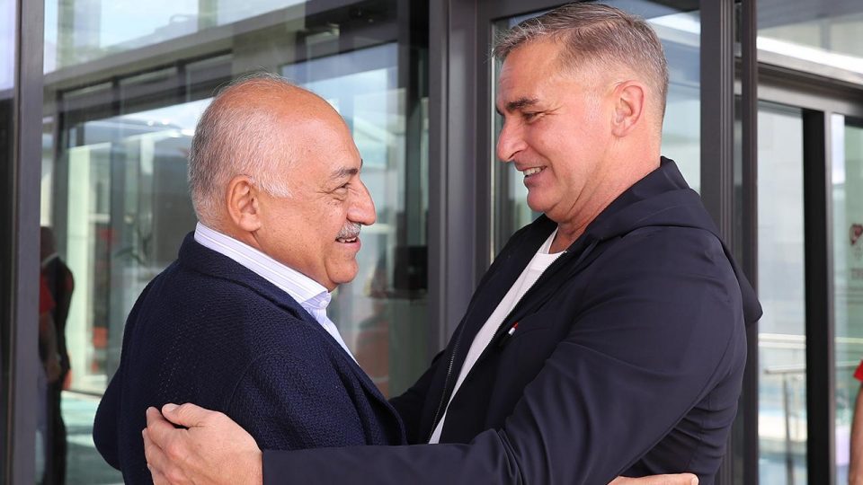 Mehmet Büyükekşi Stefan Kuntz ile “yola devam” dedi