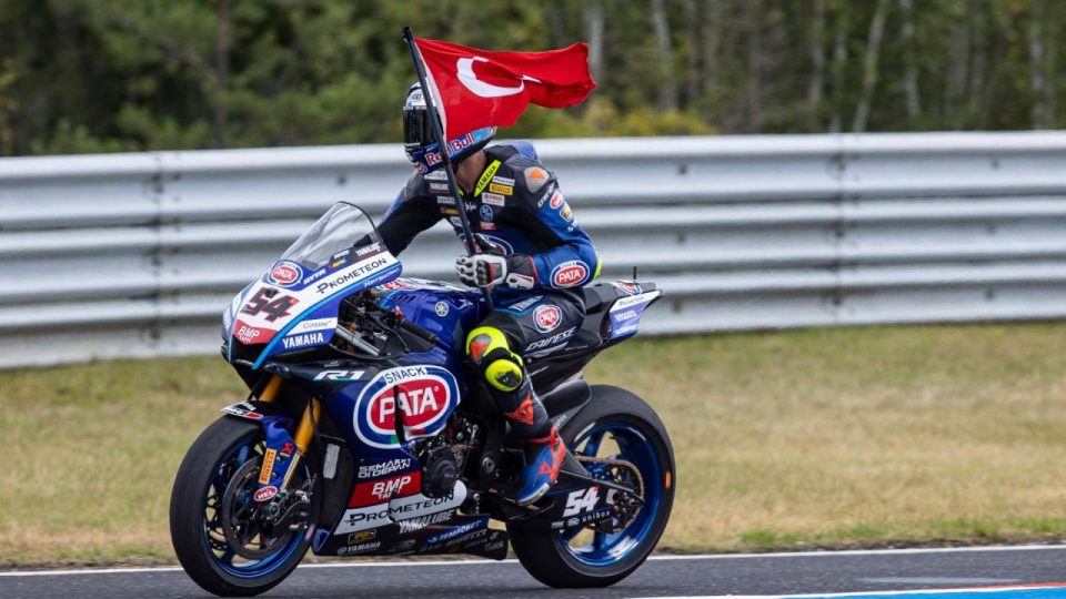 Toprak Razgatlıoğlu Fransa’daki superpole yarışında birinci oldu