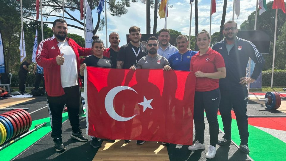 Milli halterci Ferdi Hardal bronz madalya kazandı
