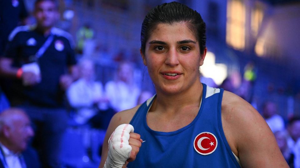 Türkiye’nin olimpiyatlardaki ilk ve tek altın madalyalı boksörü: Busenaz Sürmeneli