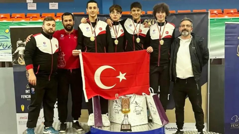 Yıldız eskrimciler Sofya’da 2 madalya daha kazandı