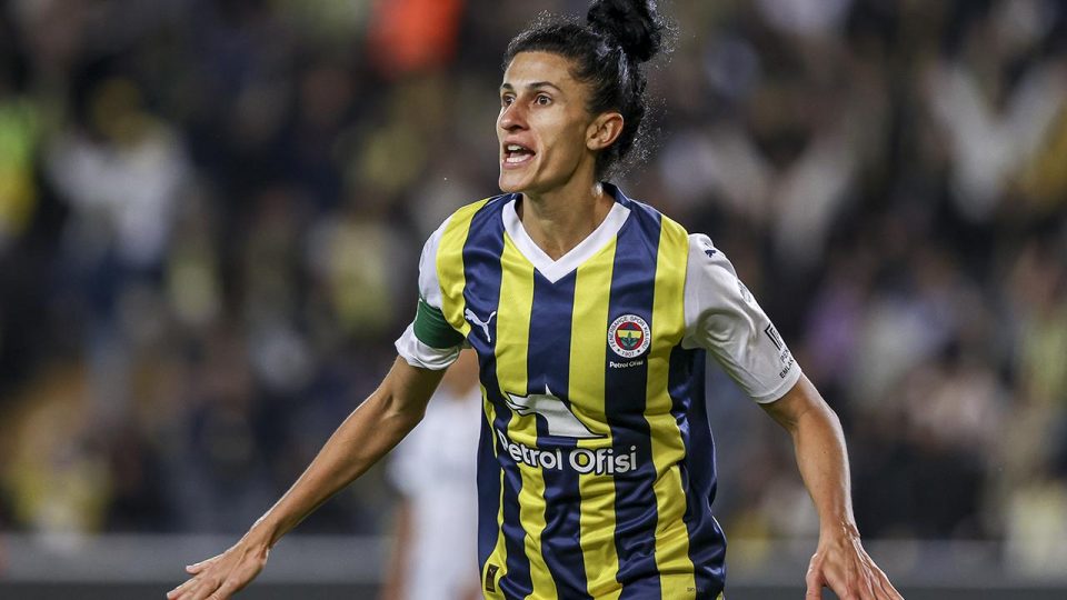 Galatasaray’daki gol kraliçeliğini Fenerbahçe’de de yaşamak istiyor