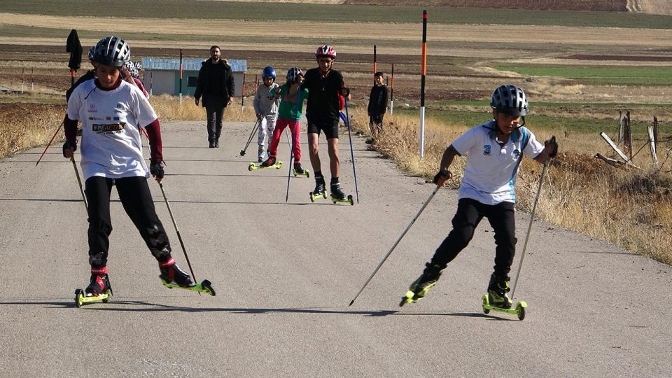 Vanlı kayakçılara kayaklı koşu şampiyonasına hazırlanıyorlar