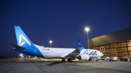 AJet'in üçüncü yeni uçağı İstanbul'a geldi